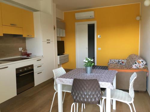 One-Bedroom Apartment image 4