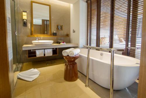 room detail thumbnail 2