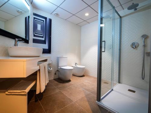 Triple Room (2 Adults + 1 Child)