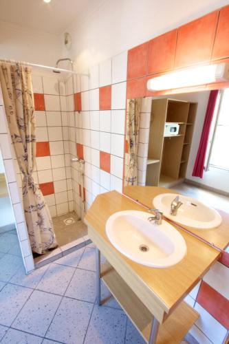 Bastille Hostel - image 14