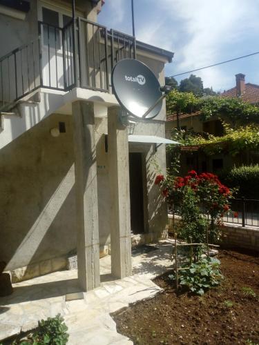 设施服务, setenčić (setencic) in 特雷比涅