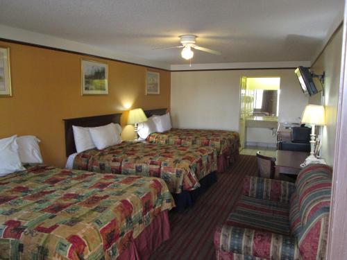 Deluxe Inn and Suites