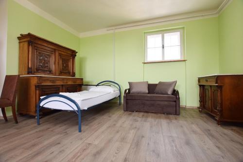 3 twin beds