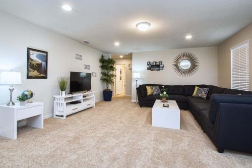 Windsor at Westside-6 Bedrooms House w/pool-3720WW - image 4
