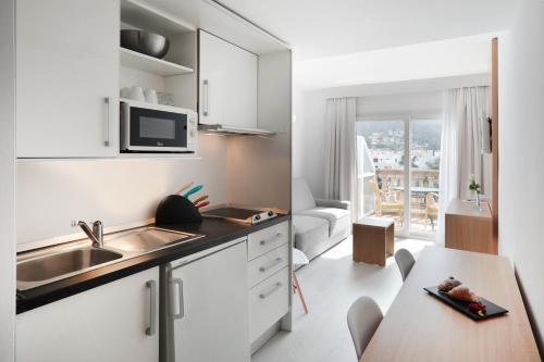 keuken, Aparthotel La Pergola in Andratx / Camp de Mar