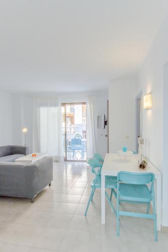 2 bedrooms, 4 beds
