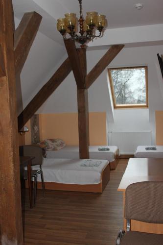 3 twin beds
