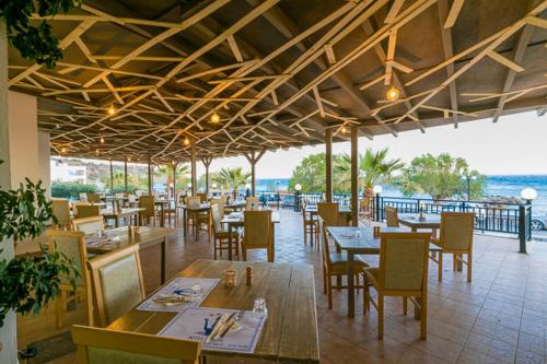 Restaurant, Triton Beachfront Village Hotel in Arkalochori