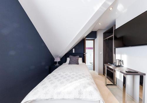 Single room, balcony