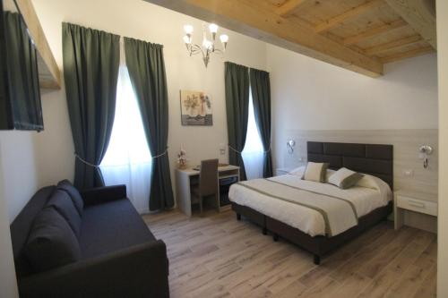 Elisa Guest House Room Type - Superior Triple Room