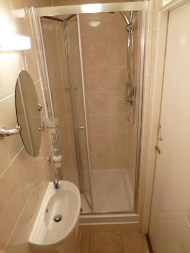 Sonas Guesthouse - image 11
