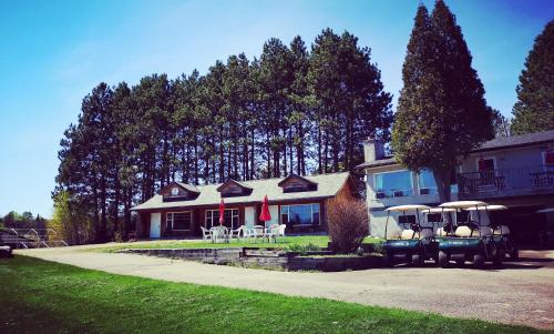 Barry's Bay Golf Resort - Accommodation - Barrys Bay