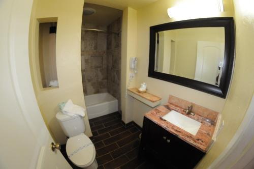 Oasis Inn and Suites in Santa Barbara, USA