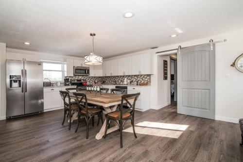 Seaside Cottage B - image 4