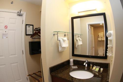 Budget Host Inn & Suites