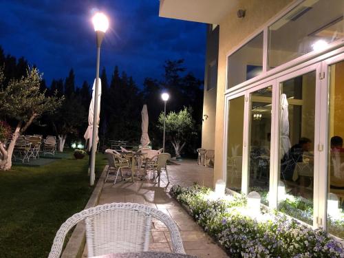 Grand White City Hotel - image 6