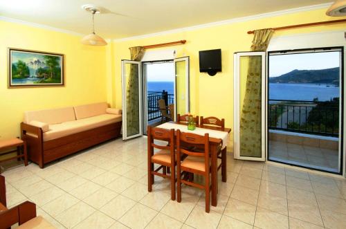 Mari-Christi Apartments - image 7