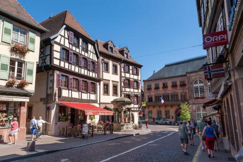 Logis Hotel De La Cloche in Obernai
