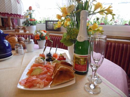 餐飲選擇, 瓦爾德魯斯特飯店/酒店 (Landgasthof/Landhaus Waldlust) in 比紹夫斯格林
