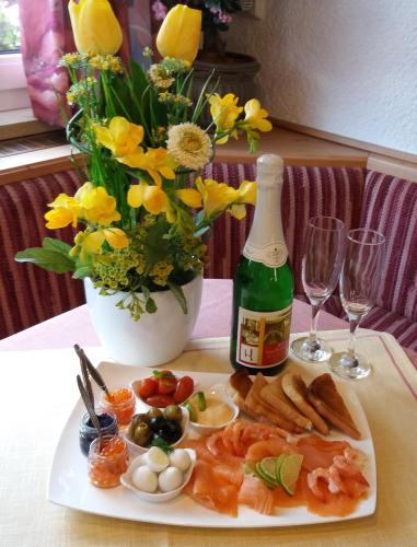 餐飲選擇, 瓦爾德魯斯特飯店/酒店 (Landgasthof/Landhaus Waldlust) in 比紹夫斯格林