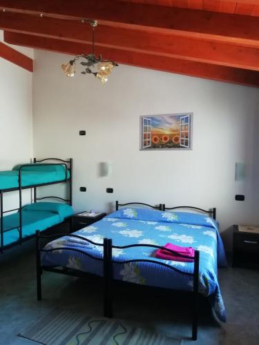 2 twin beds, 1 bunk bed