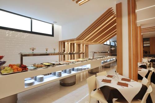 Restaurant, Hotel Brasil in Parque de l'Aiguera