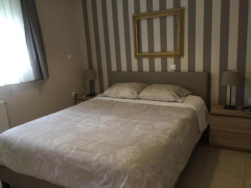  Suburban Deluxe Lodging & Retreat in Glyka Nera