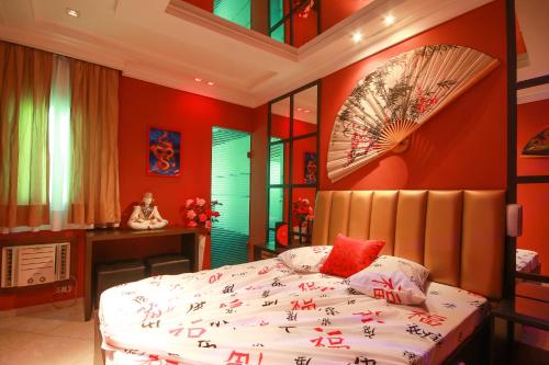 Deluxe Queen Room image 1