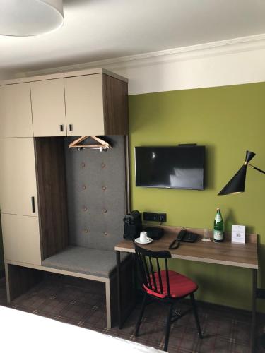 The Ascot Hotel - image 6