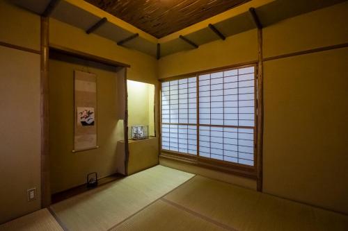 KARUKAYA -Japanese-Style Room with Hotspring Semi-Open Air Bath image 2