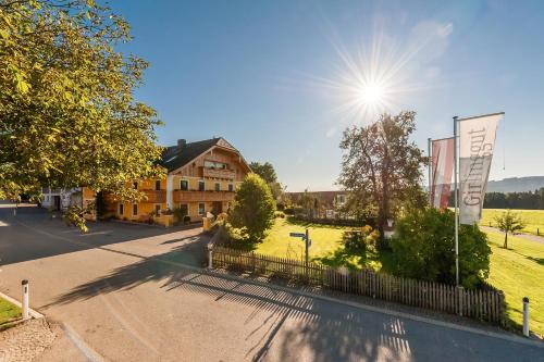  GIRLINGGUT Schlafen Starten Salzburg, Pension in Elixhausen bei Obertrum am See