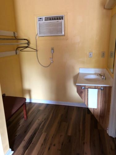 Americas Best Value Inn Jonesville - image 4