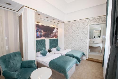 2 twin beds