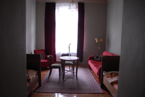 Twin Room with Private Bathroom image 5