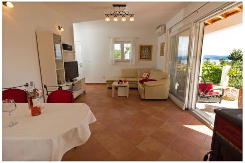  Apartments FRAGOLINA in Rogač