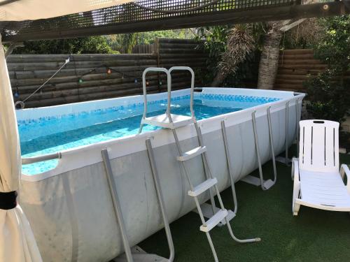 Vistas, Charming Unit with Pool and Great Amenities in South Tel Alviv