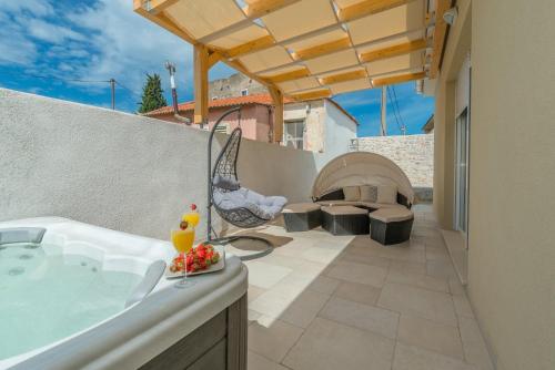 Villa Donato with Jacuzzi - Accommodation - Zadar