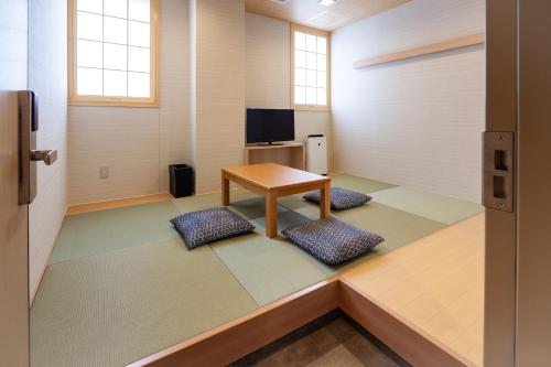 Y's Cabin & Hotel Naha Kokusai Dori Room Type - Japanese- Style Room (3 People)