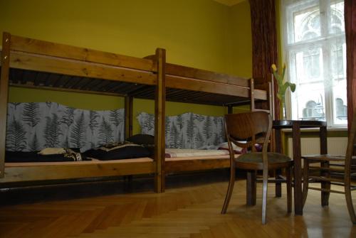 1 bunk bed