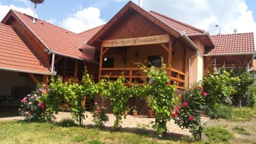 Balcony/terrace, Var-Liget Vendeghaz in Kisnána