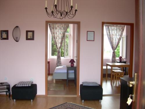 Phara Hostel in Gdinj