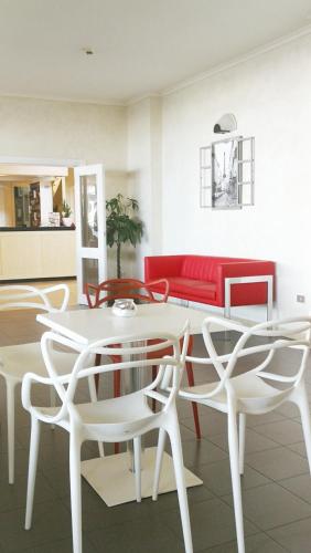 Hotel Montmartre - image 11