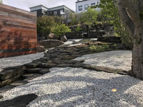 SJF Villa , Hot tub & Outdoor Sauna amazing mountains view -10 to downtown