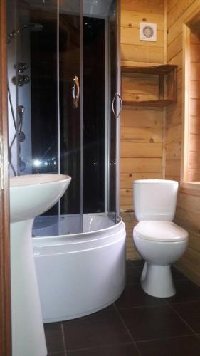 Badkamer, Mandrivnyk in Mykulychyn