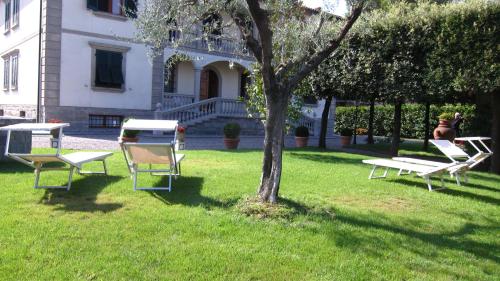 Вхід, Villa dei Pini in Монтополі в Валь Д"Арно