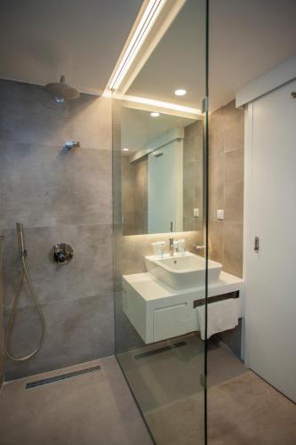 Hotel Delta - image 10