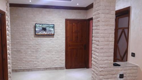 3 bedrooms, 8 beds