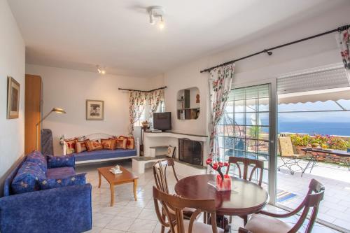  Seaside Holiday Apartment in Xiropigado