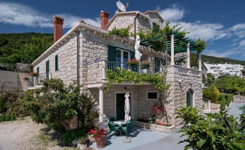 Apartments and rooms with parking space Bol Brac - 15418