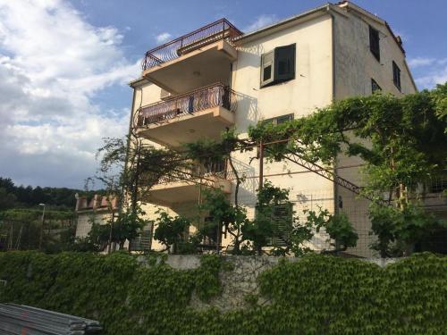 Apartments by the sea Podstrana Split - 15428 - image 2